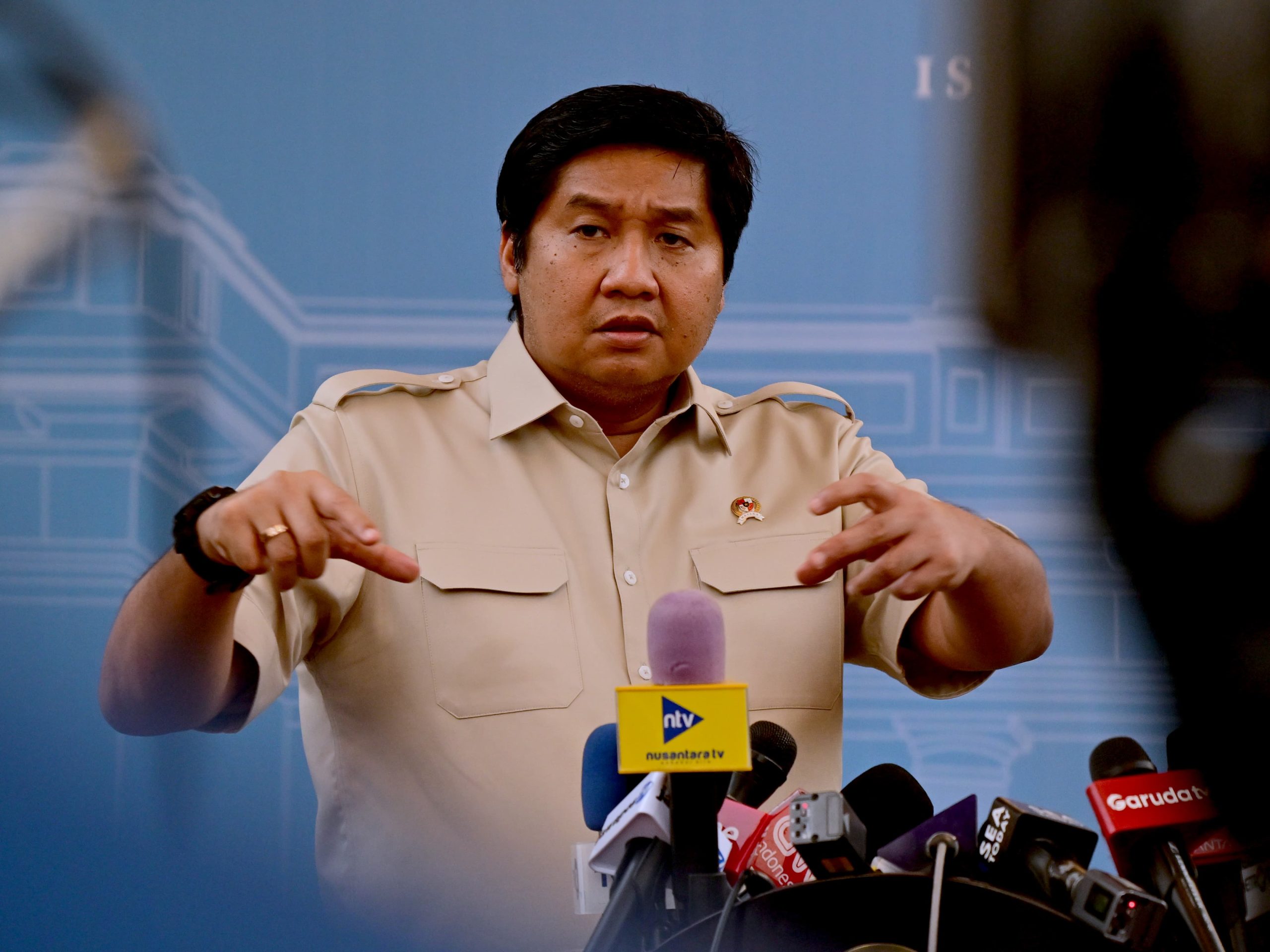 Menteri Ara