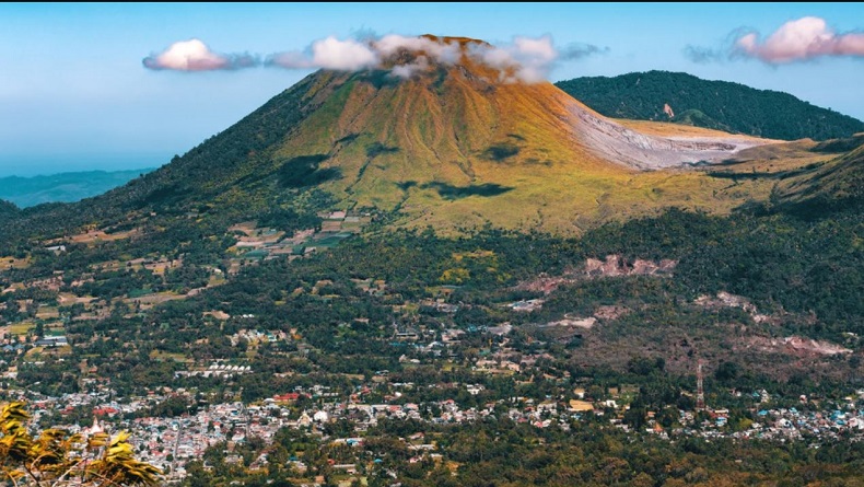 Gunung Lokon