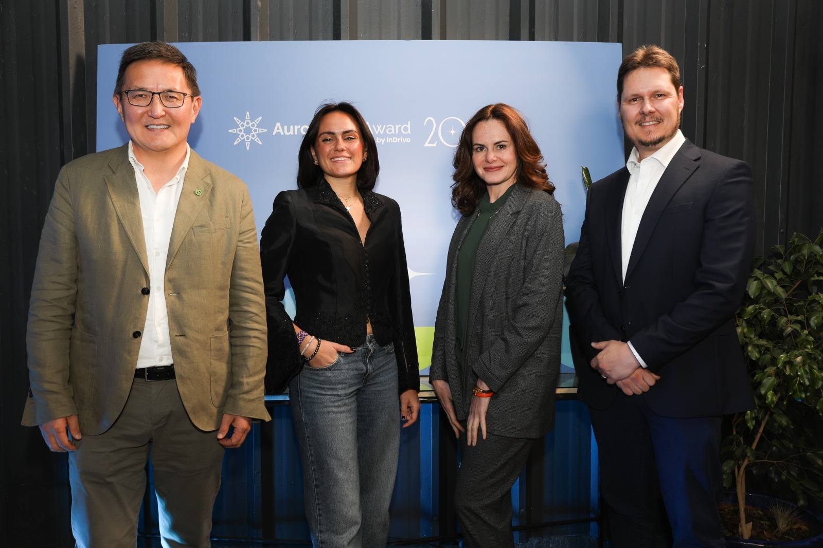 Kiri ke kanan Arsen-Founder & CEO inDrive, Isabella Ghassemi-Smith - Head of Awards, Helena Haykin Director of Mergers & Acquisitions, Andries Smit -Chief Growth Businesses Officer