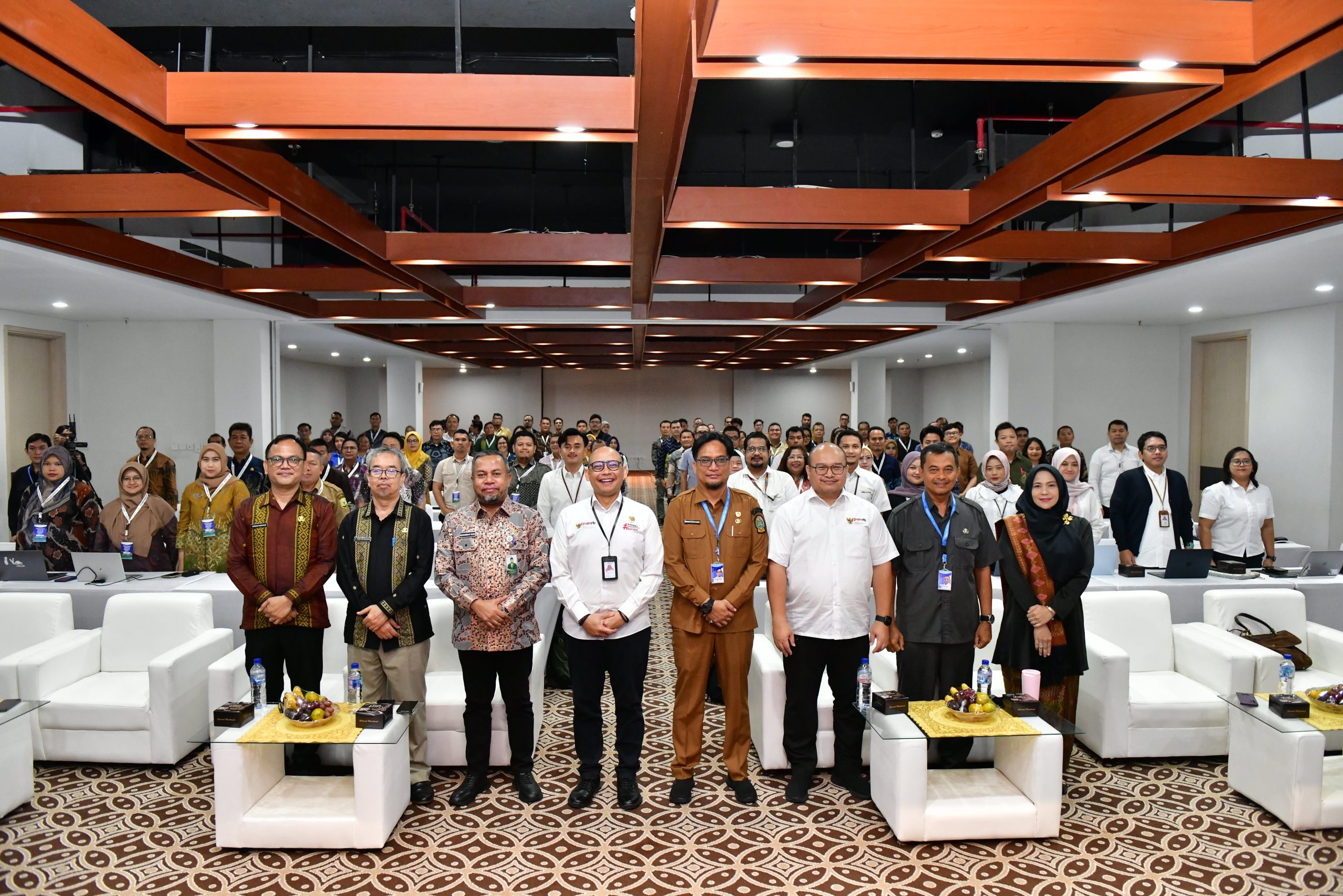 Sumber Gambar: https://www.menpan.go.id/site/berita-terkini/akselerasi-transformasi-digital-pemerintah-di-wilayah-sumatra