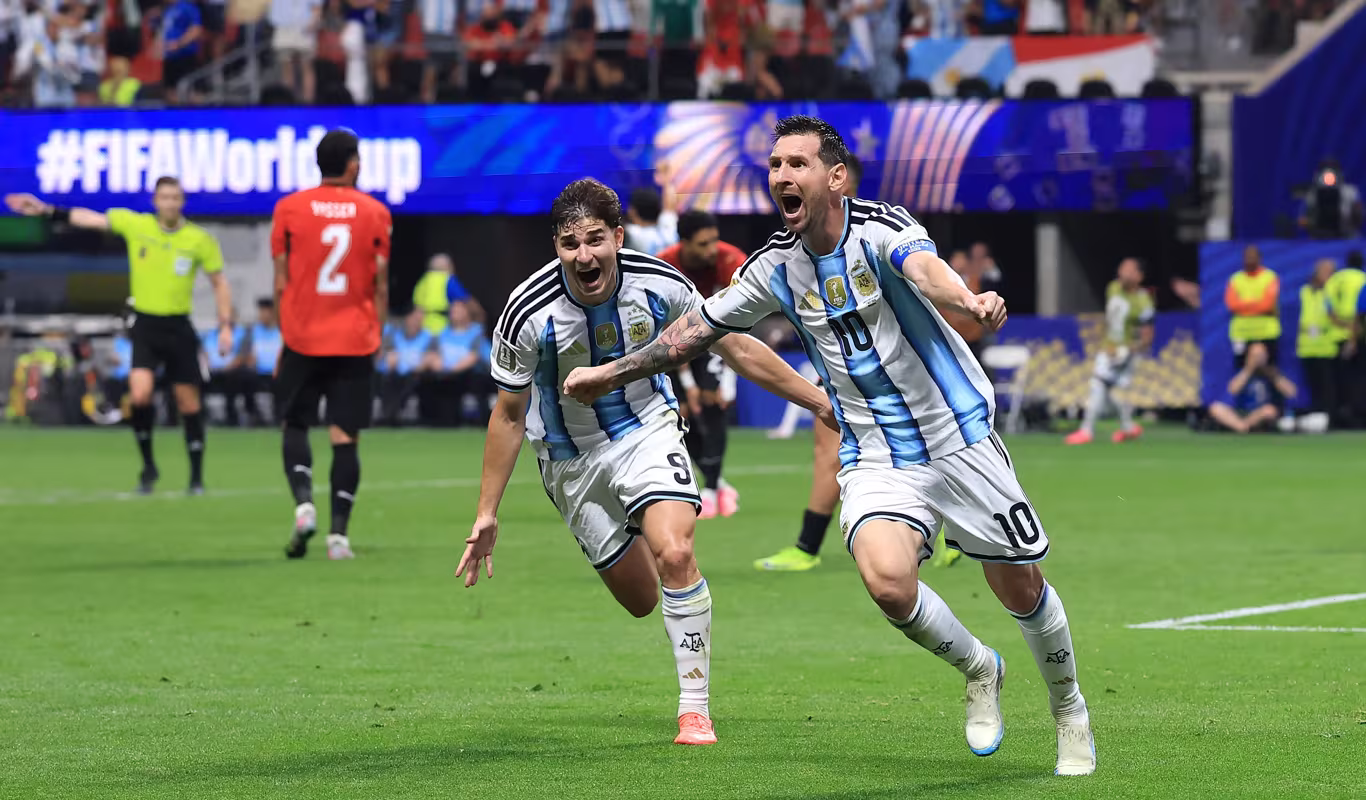 Pemain Argentina merayakan kemenangan dramatis 3-2 atas Mesir pada babak 16 besar Piala Dunia FIFA 2026.
