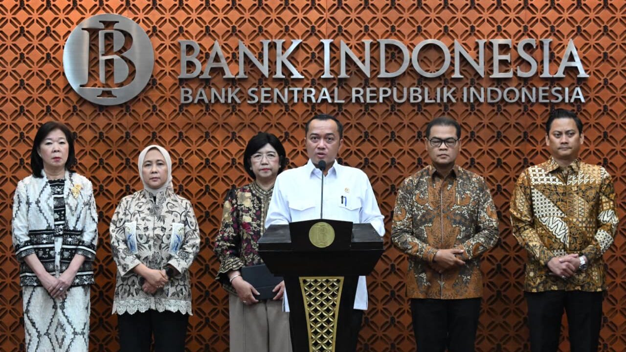 Prasetyo Hadi mengumumkan pengunduran diri Perry Warjiyo sebagai Gubernur Bank Indonesia. Foto: BPMI Setpres/Kris presidenri.go.id