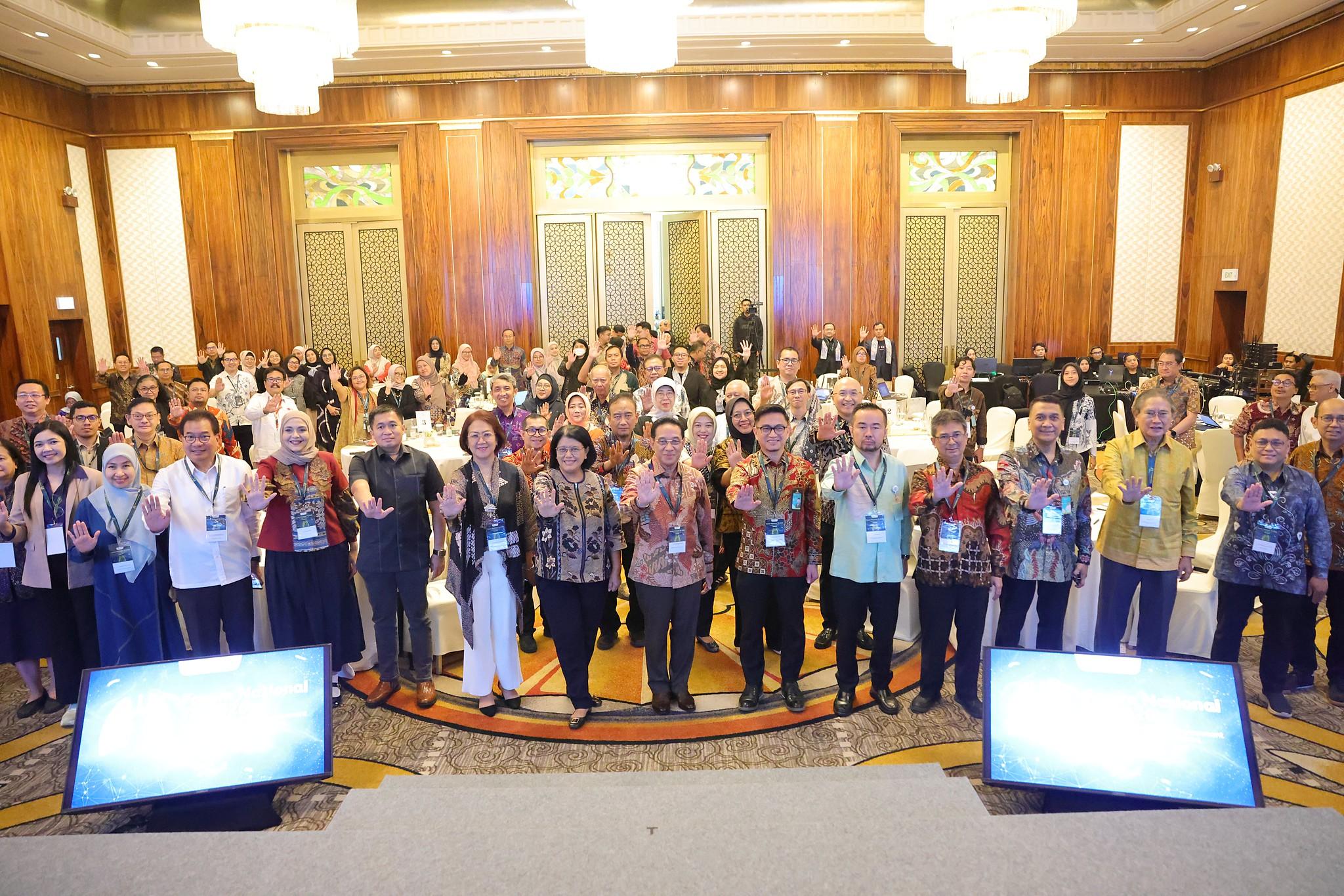 Wakil Menteri Kesehatan Benjamin Paulus Octavianus menyampaikan strategi pelacakan 100 persen kontak erat pasien tuberkulosis dalam Forum Nasional Tuberkulosis 2026.